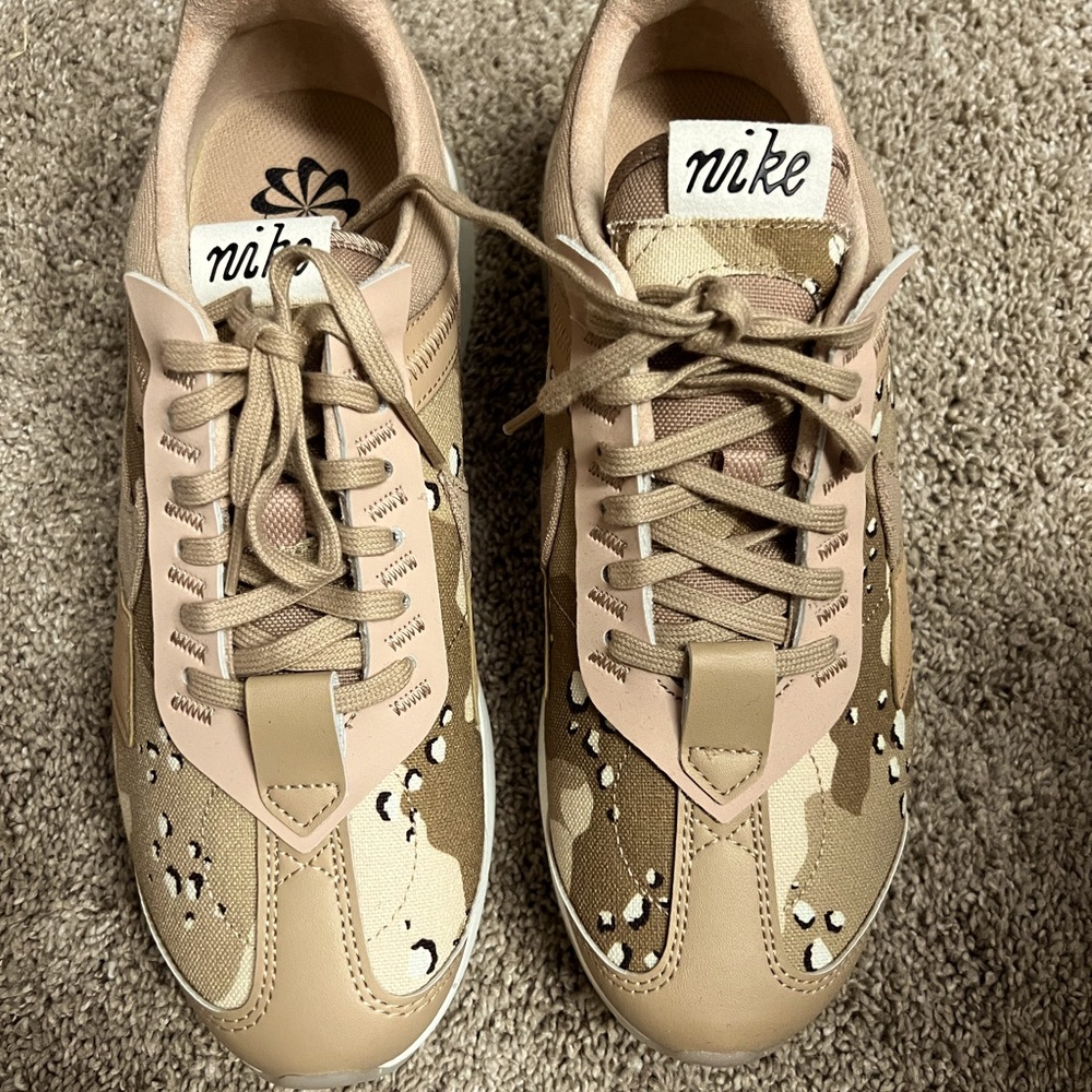 NEW Nike sneakers